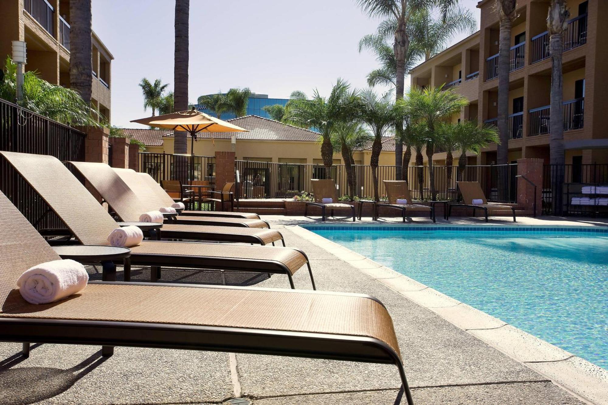 Courtyard By Marriott San Diego Sorrento Valley Exterior photo