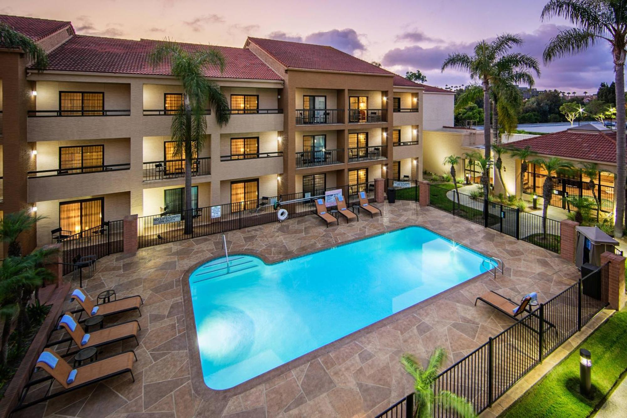 Courtyard By Marriott San Diego Sorrento Valley Exterior photo